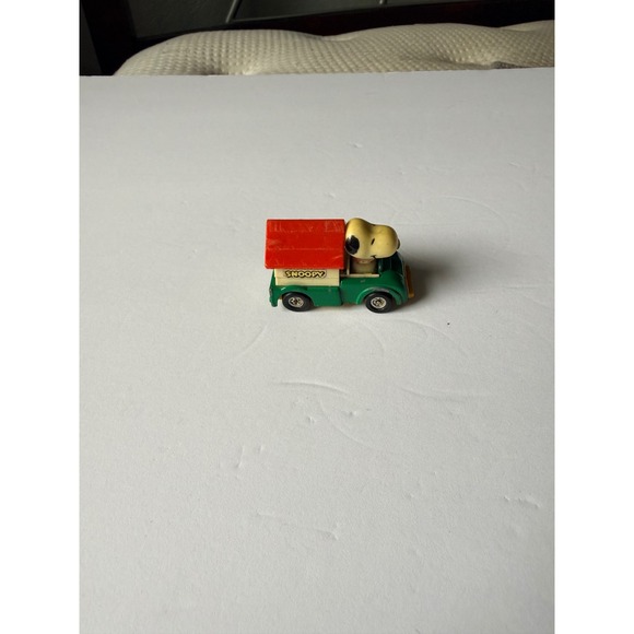 Aviva Other - Vintage Aviva Snoopy Diecast Doghouse Truck Peanuts United Feature  No 524